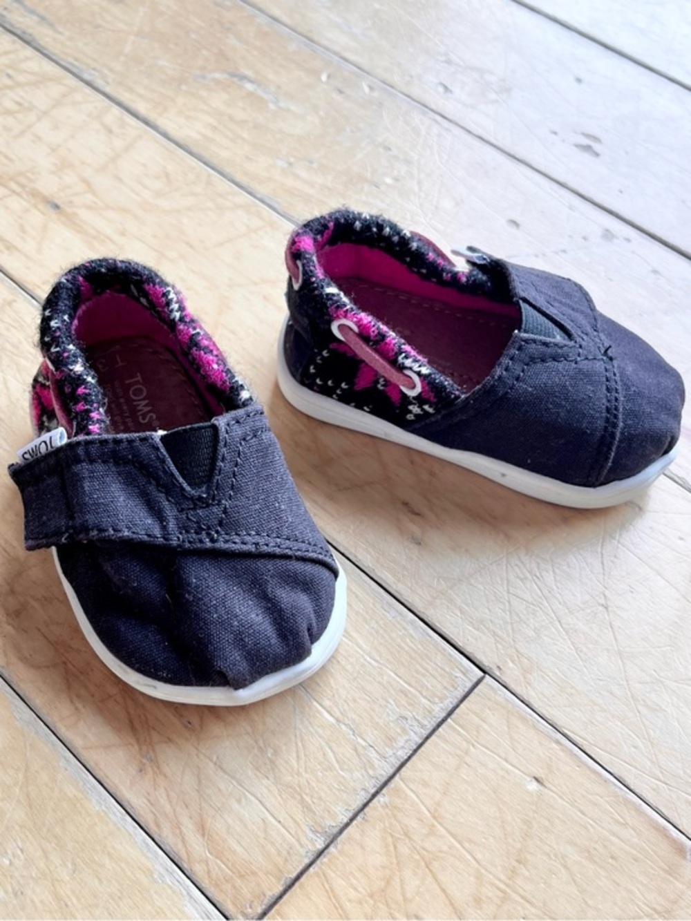 TOMS Tiny Bimini Flake Canvas Knit Slip On Velcro closure Shoes Size 3